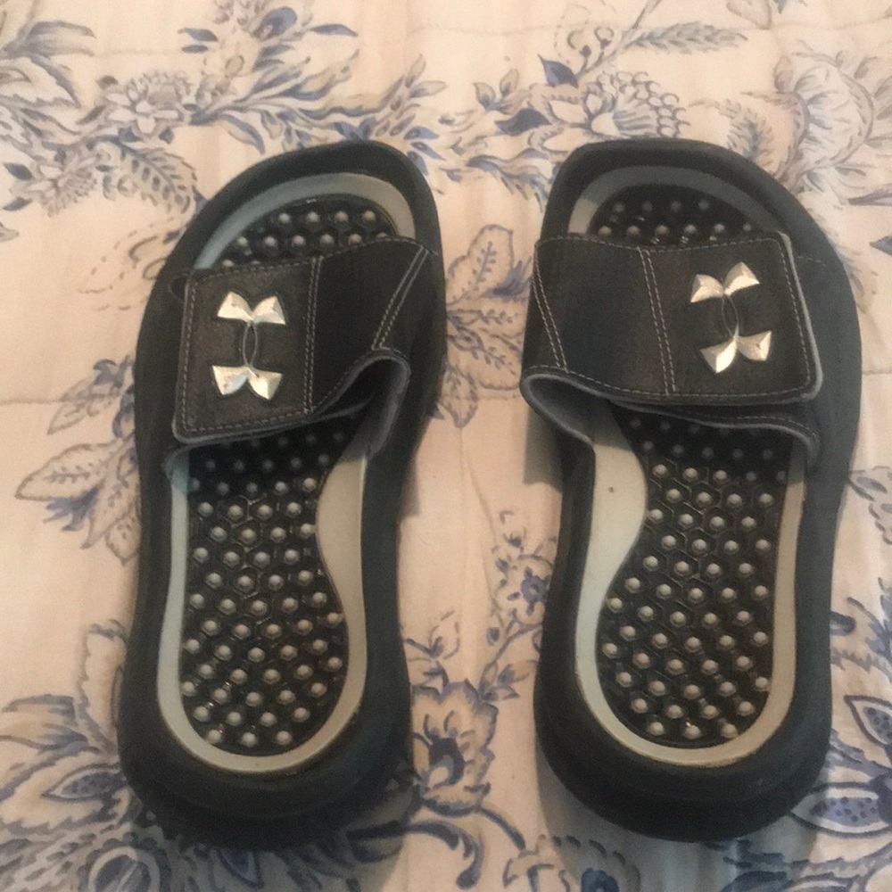 Under armour slides size 5Y